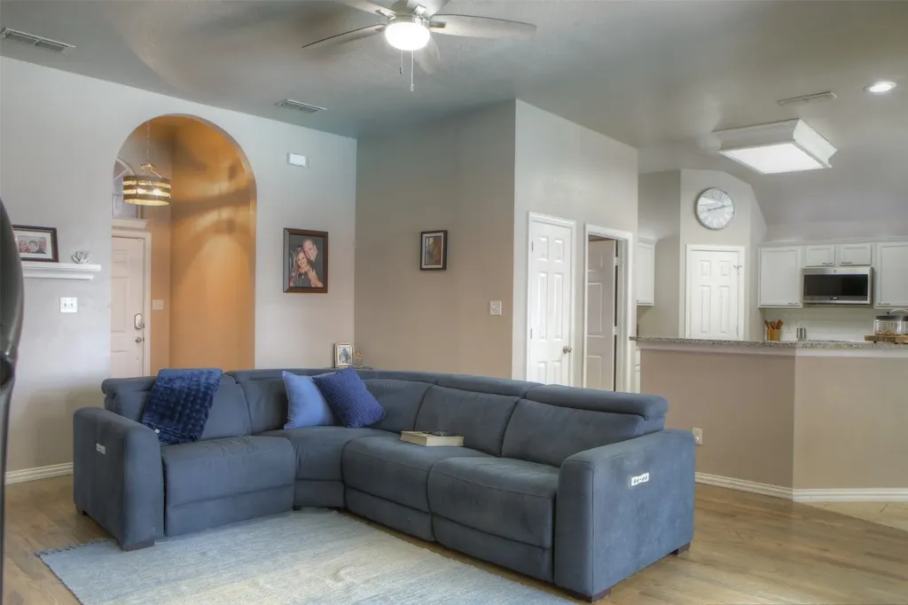 652 Chestnut Lane Saginaw TX 76179