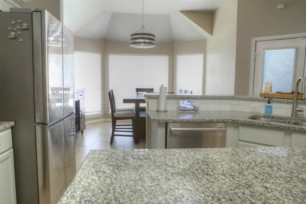 652 Chestnut Lane Saginaw TX 76179