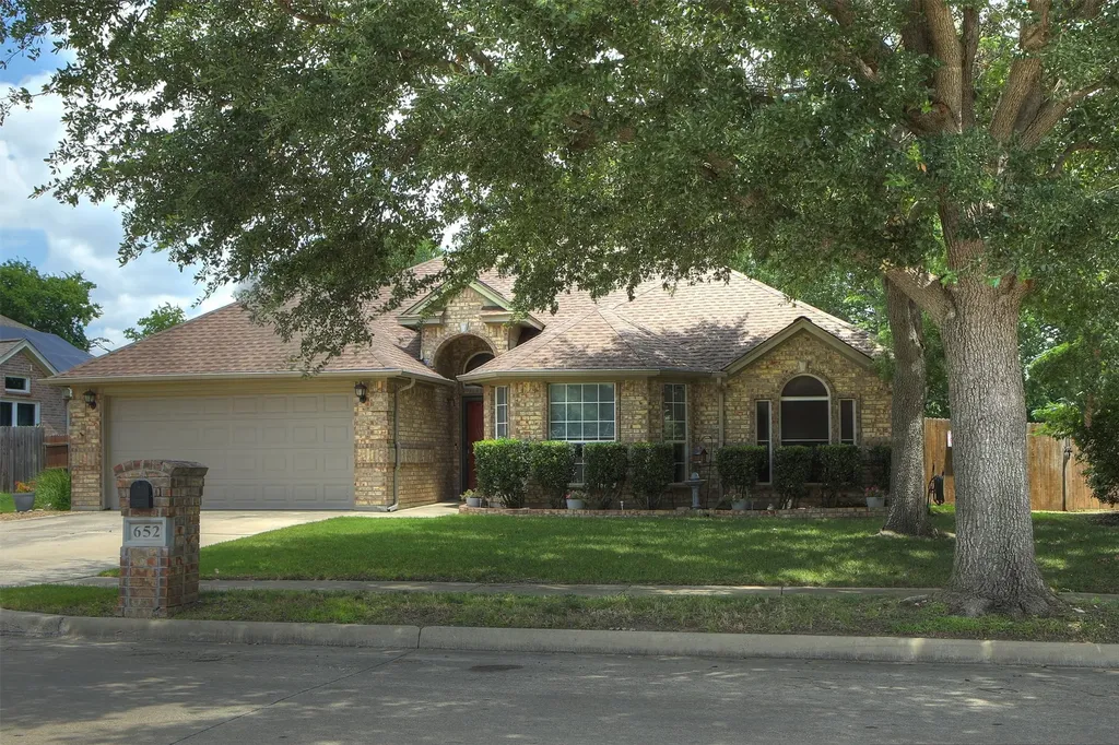 652 Chestnut Lane Saginaw TX 76179