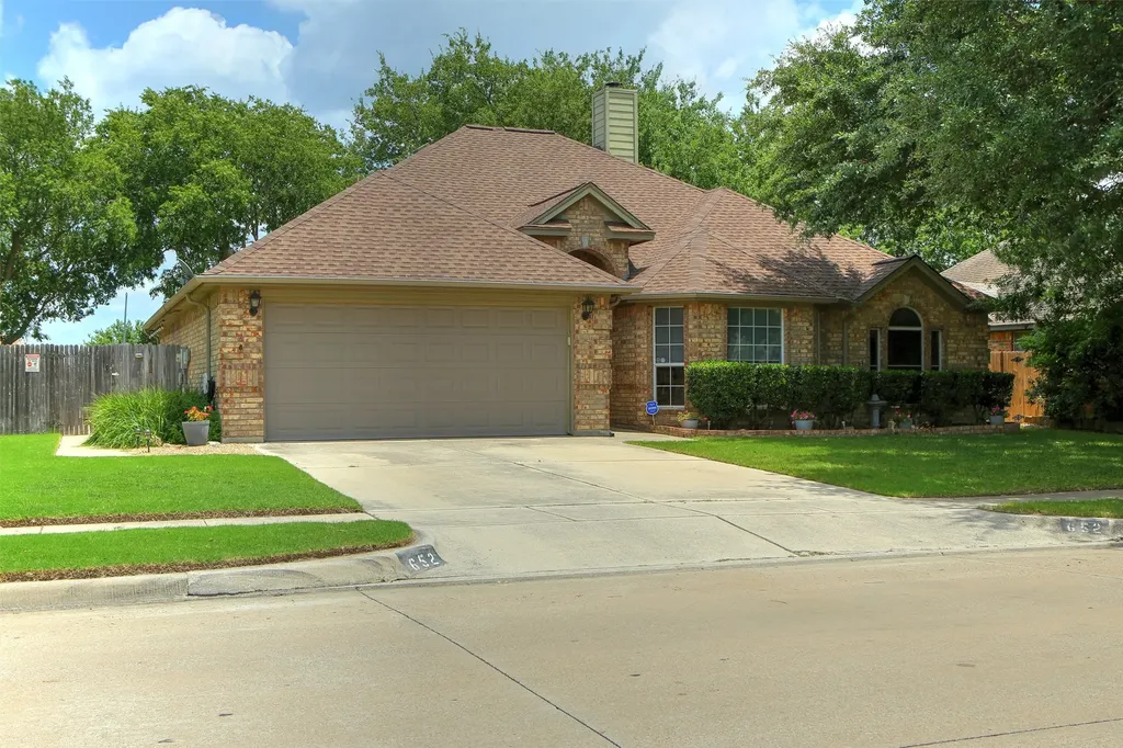 652 Chestnut Lane Saginaw TX 76179