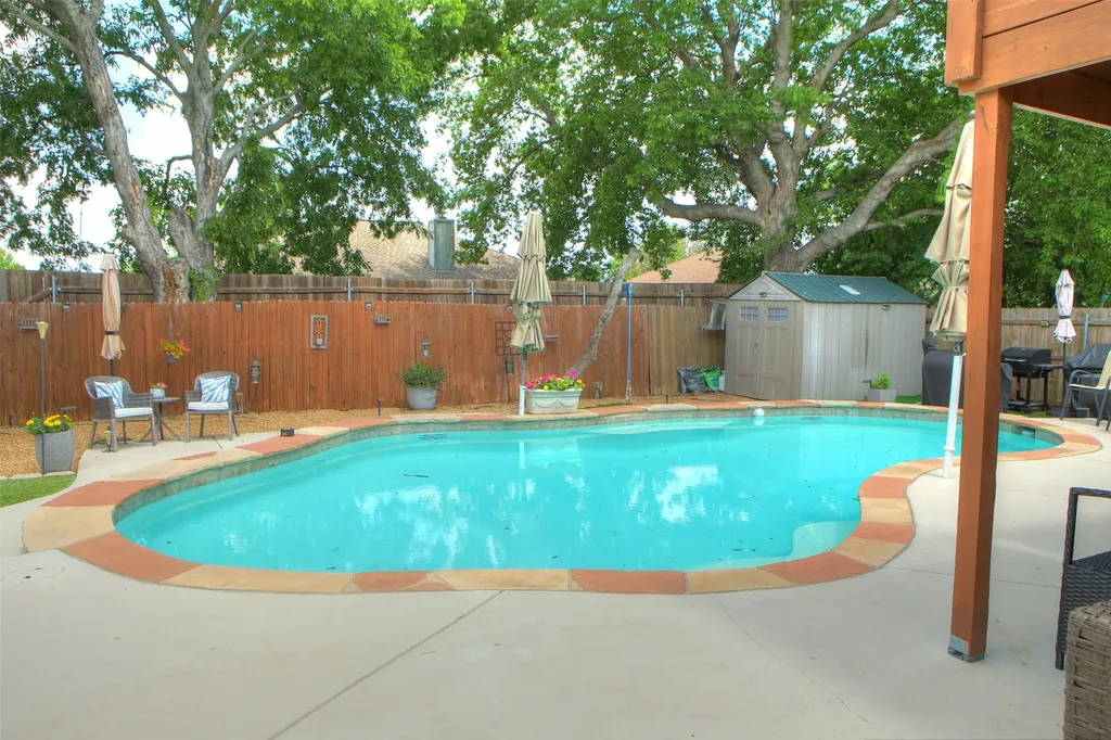 652 Chestnut Lane Saginaw TX 76179