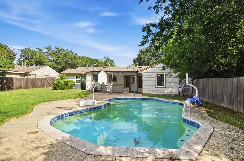 3524 South Drive Fort Worth TX 76109