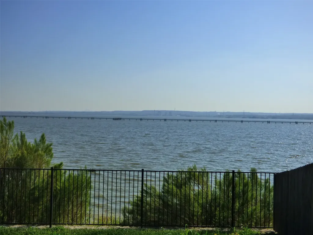 1846 Bayfront Drive Dallas TX 75051