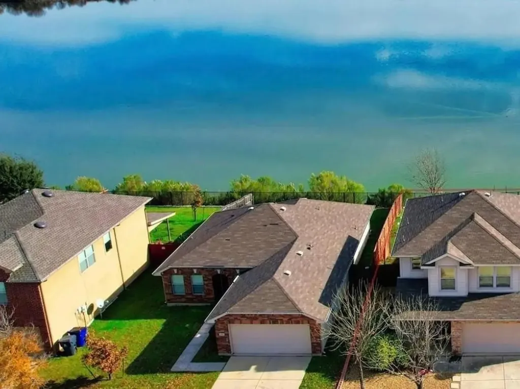 1846 Bayfront Drive Dallas TX 75051