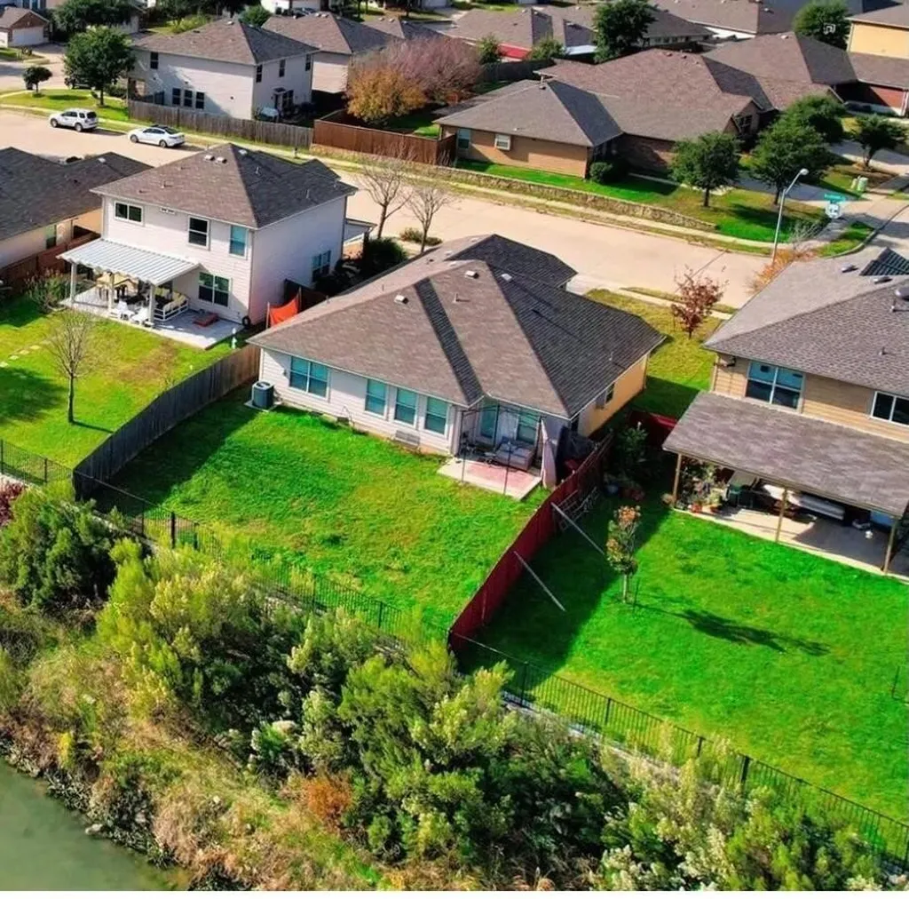 1846 Bayfront Drive Dallas TX 75051