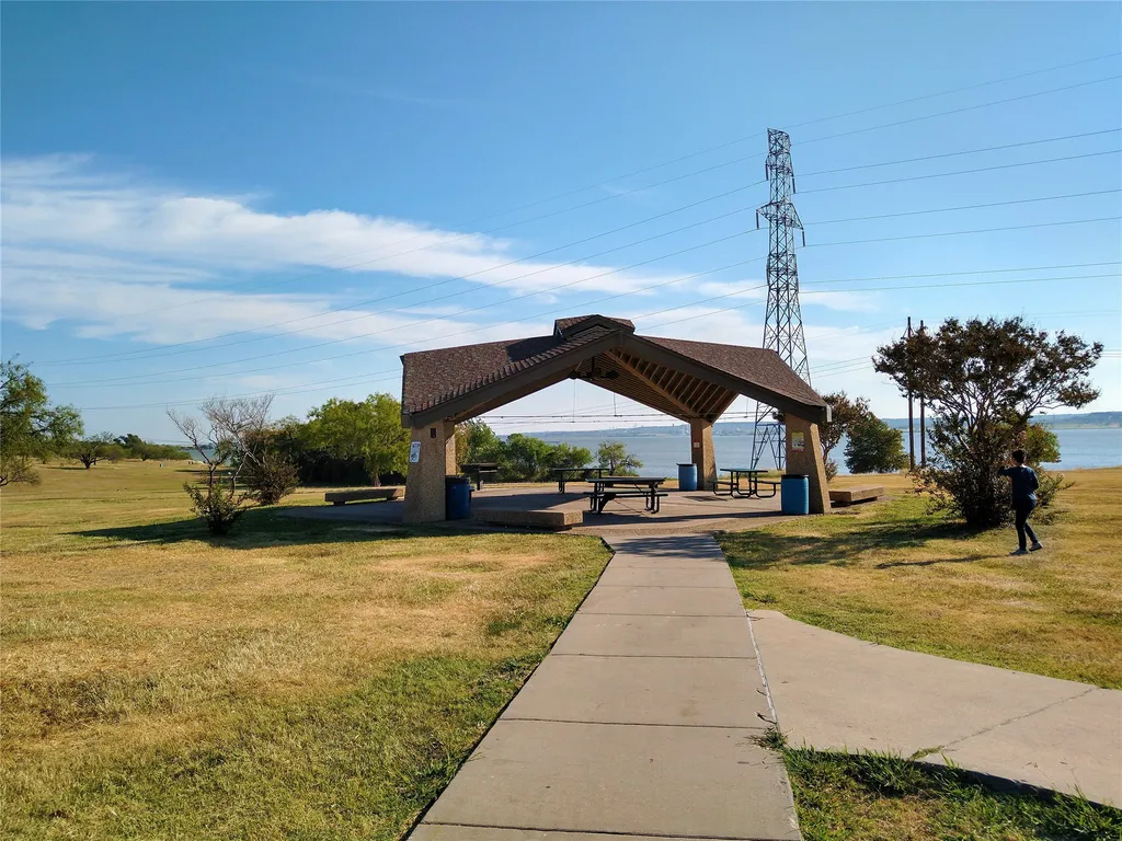 1846 Bayfront Drive Dallas TX 75051