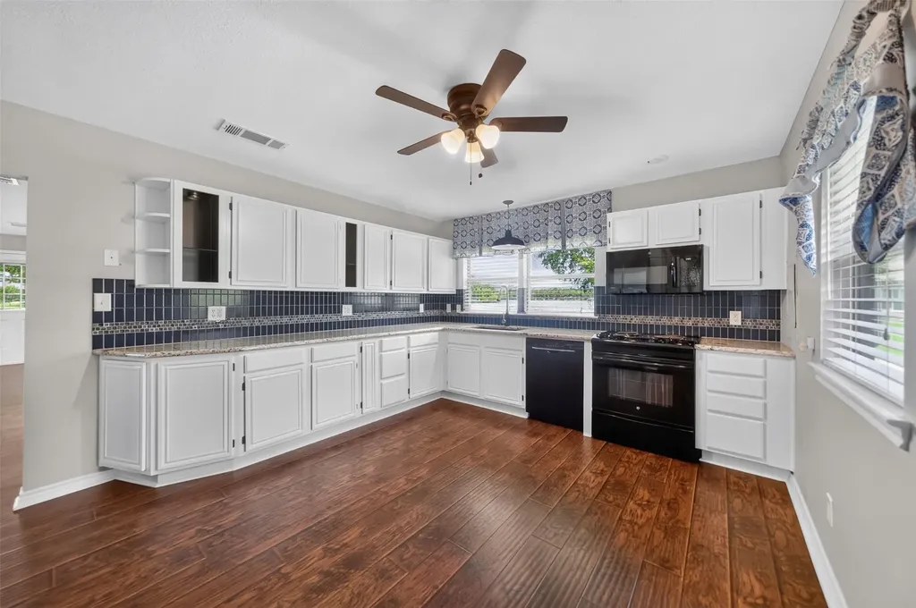 1075 Callender Lake Drive Murchison TX 75778
