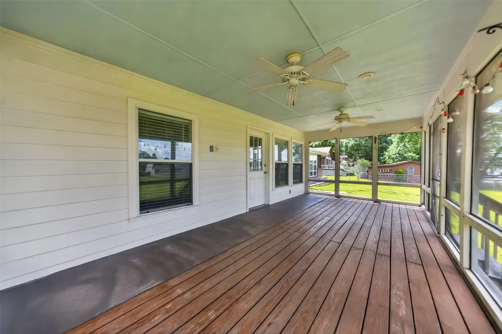 1075 Callender Lake Drive Murchison TX 75778