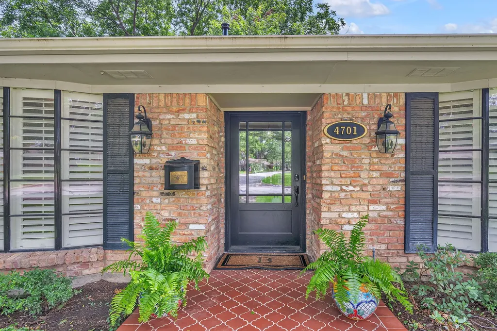 4701 Fieldcrest Drive Fort Worth TX 76109