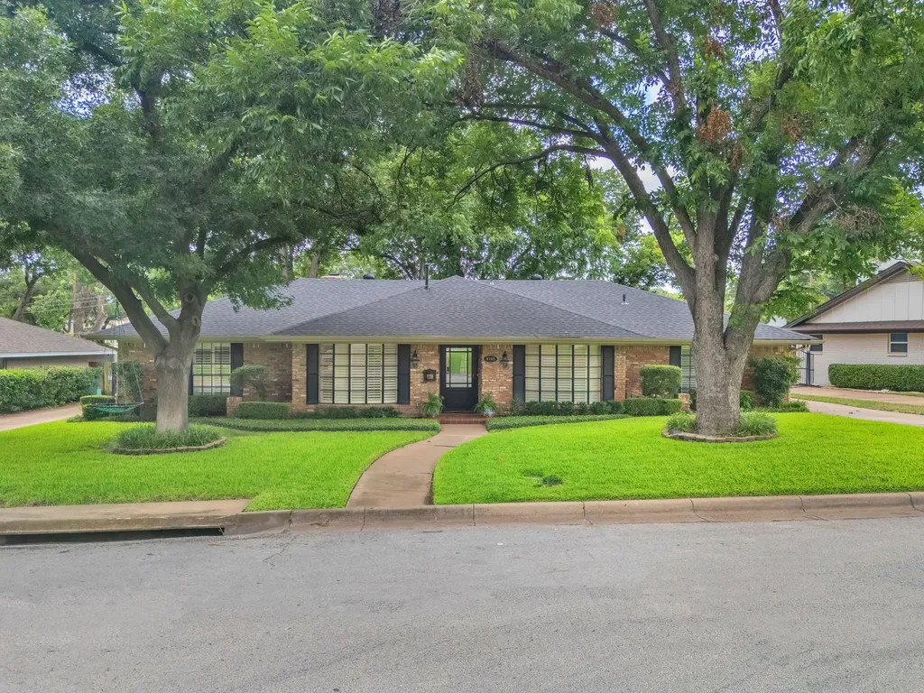 4701 Fieldcrest Drive Fort Worth TX 76109