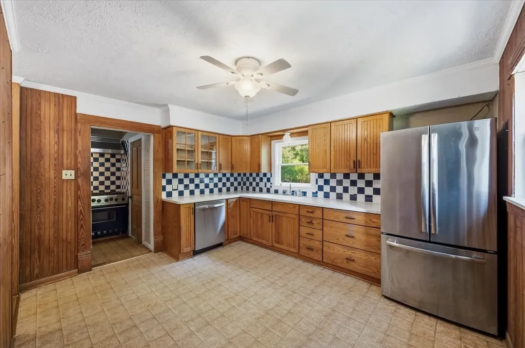 200 S Hawkins Street Waxahachie TX 75165