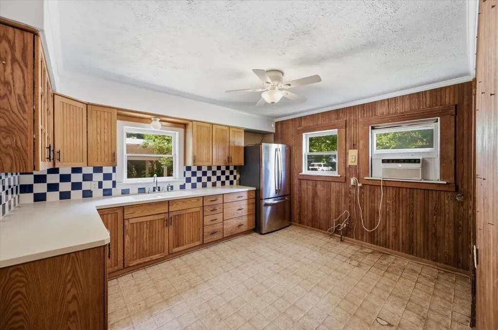 200 S Hawkins Street Waxahachie TX 75165