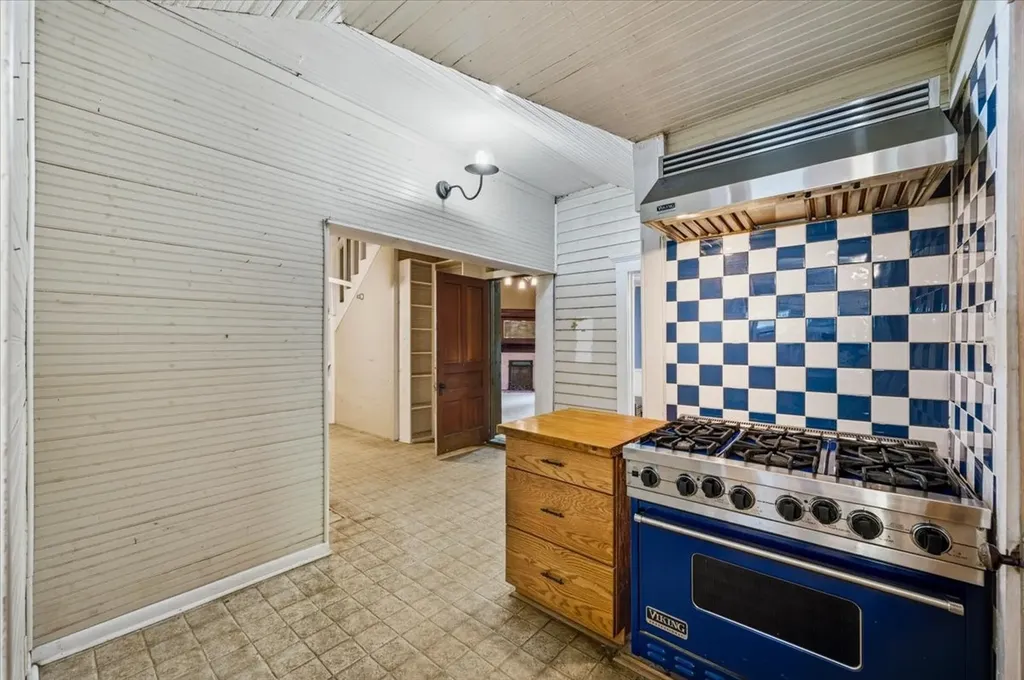 200 S Hawkins Street Waxahachie TX 75165