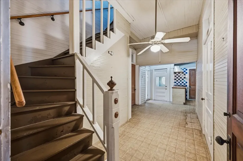 200 S Hawkins Street Waxahachie TX 75165