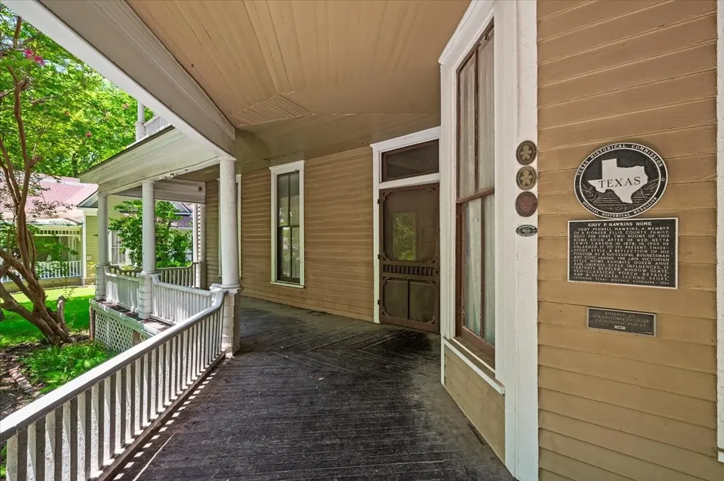 200 S Hawkins Street Waxahachie TX 75165
