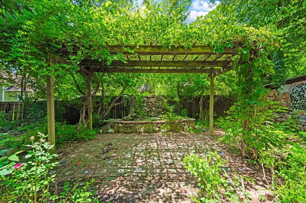 200 S Hawkins Street Waxahachie TX 75165