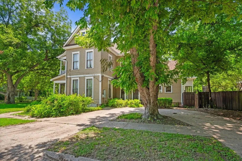 200 S Hawkins Street Waxahachie TX 75165