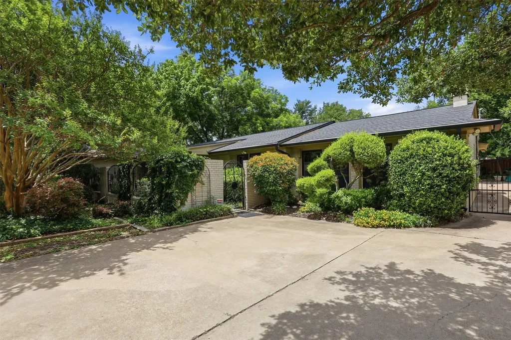 4004 Angus Drive Fort Worth TX 76116
