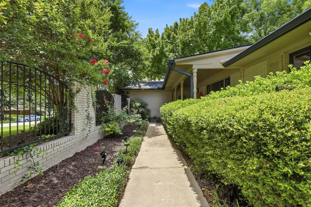 4004 Angus Drive Fort Worth TX 76116