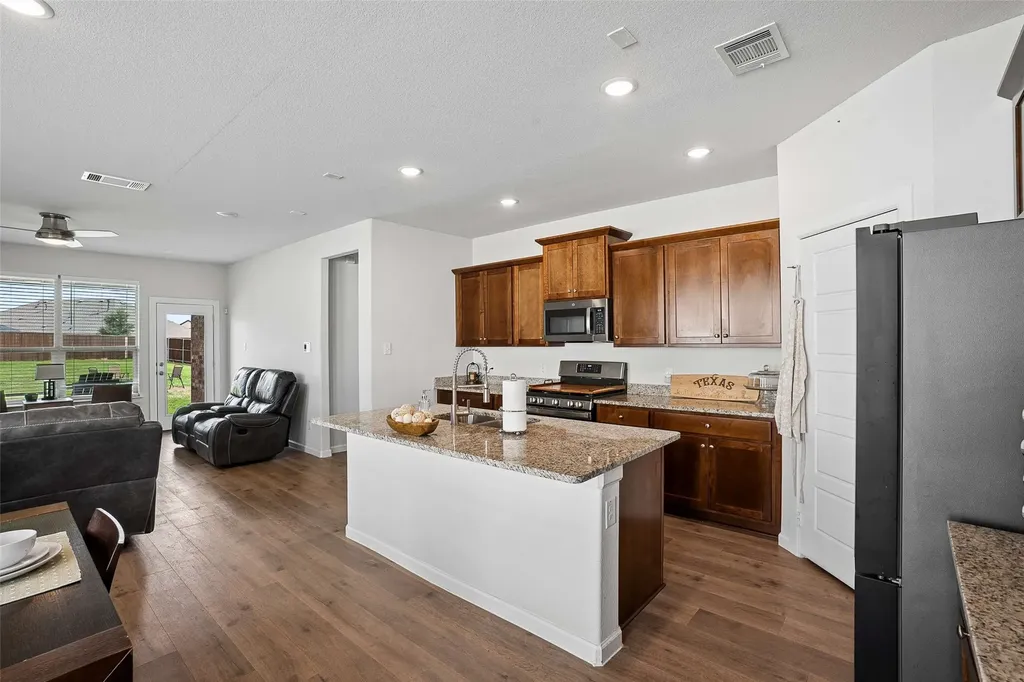544 Erin Hills Drive Red Oak TX 75154