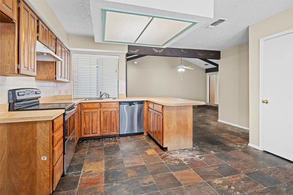 5601 Kingstree Court Arlington TX 76017