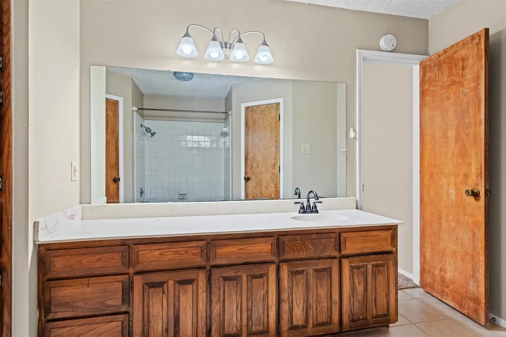 5601 Kingstree Court Arlington TX 76017