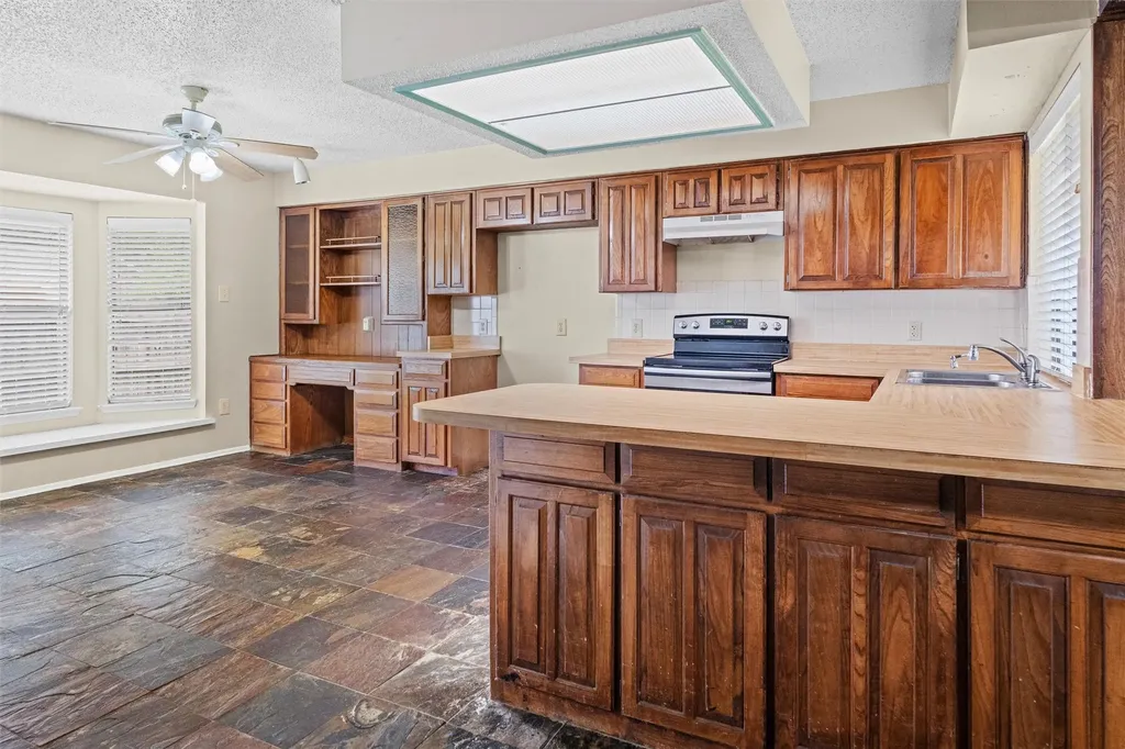 5601 Kingstree Court Arlington TX 76017