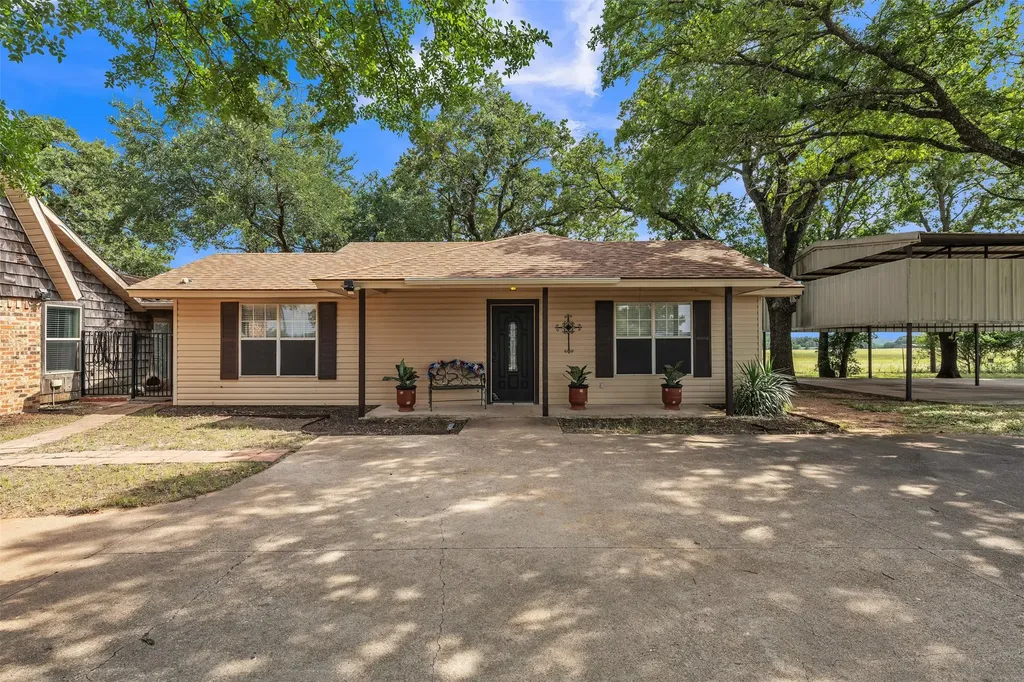 1016 County Road 314 Cleburne TX 76031