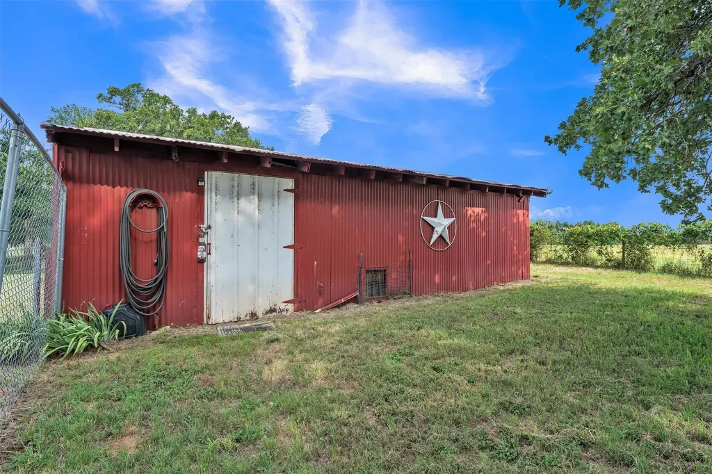 1016 County Road 314 Cleburne TX 76031