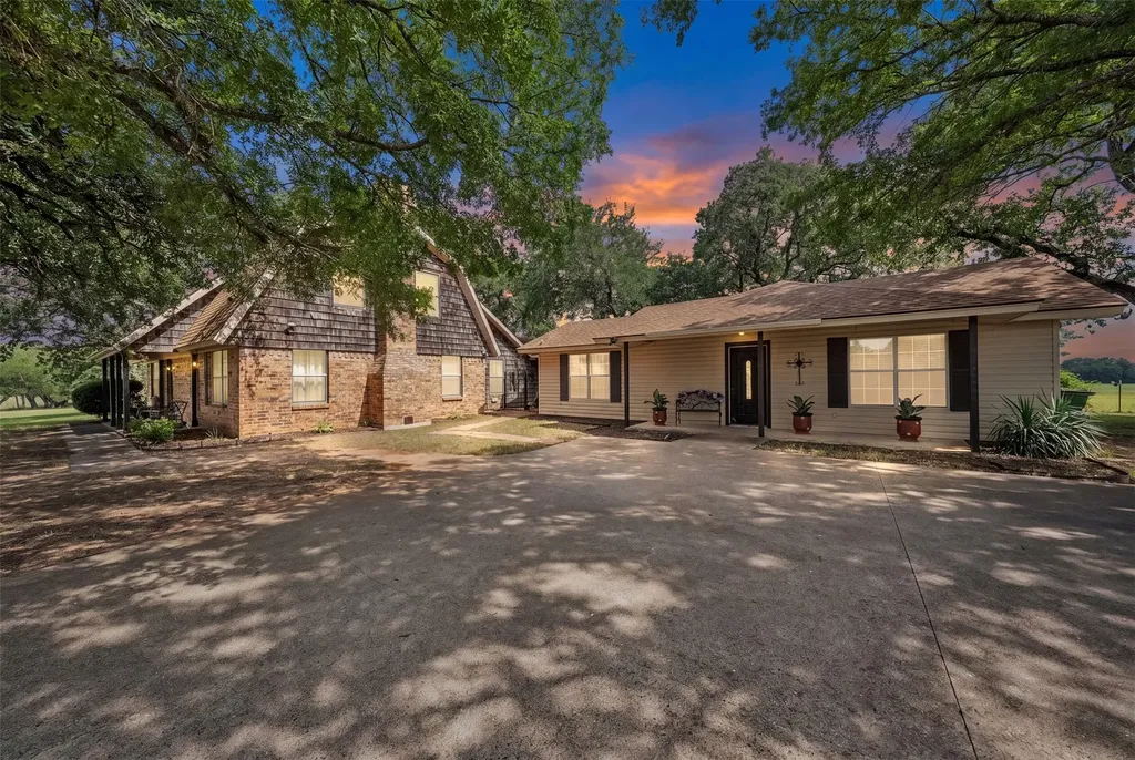 1016 County Road 314 Cleburne TX 76031