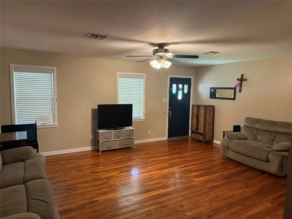 313 E Main Street Fairfield TX 75840