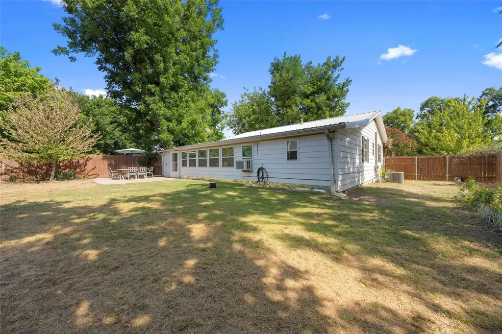 313 E Main Street Fairfield TX 75840