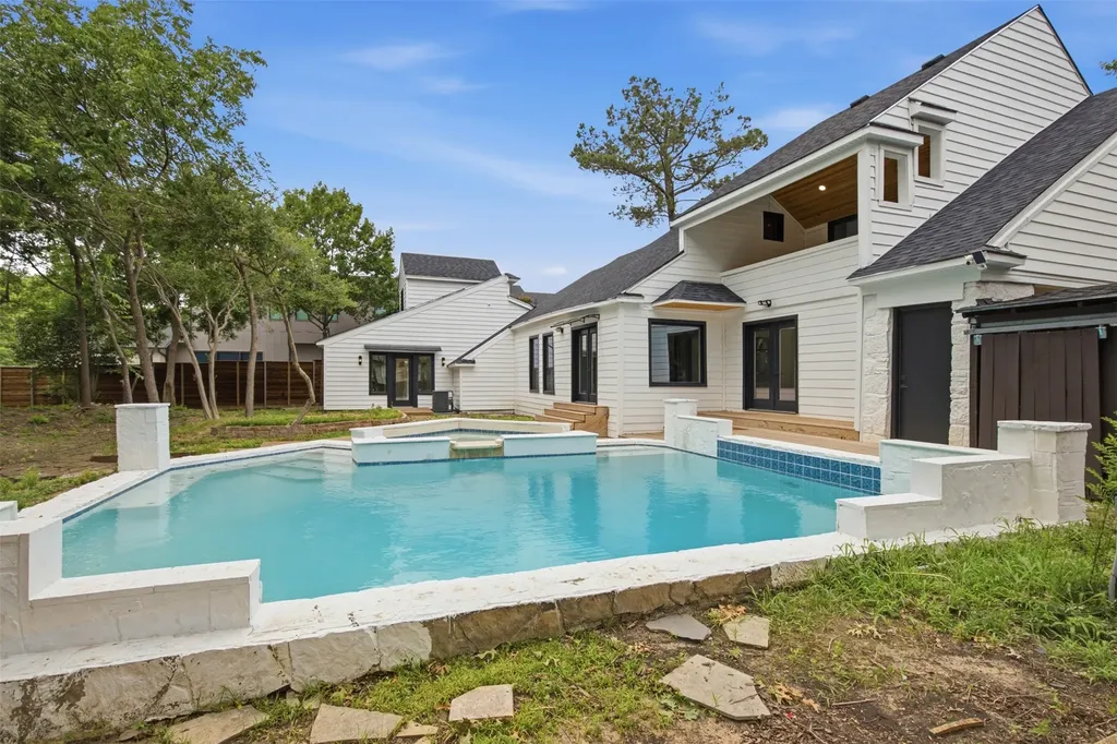 1521 El Campo Drive Dallas TX 75218