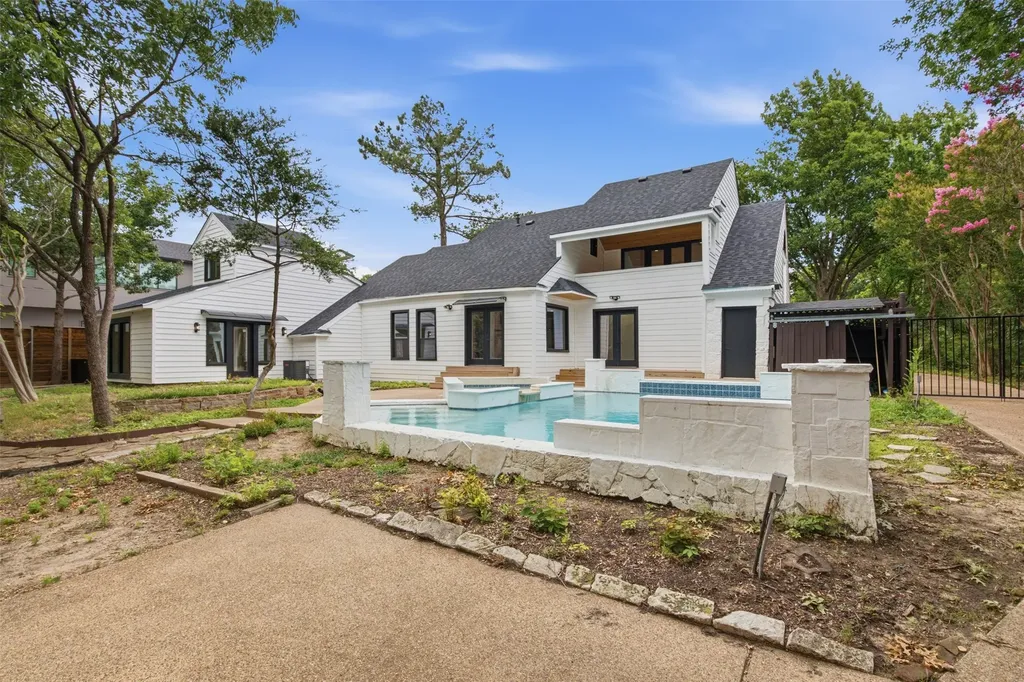 1521 El Campo Drive Dallas TX 75218