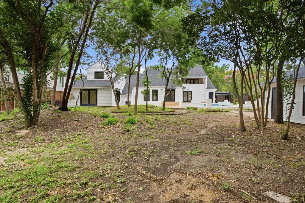 1521 El Campo Drive Dallas TX 75218