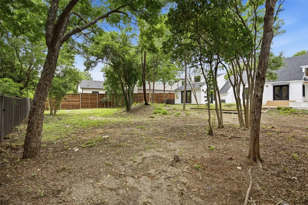 1521 El Campo Drive Dallas TX 75218