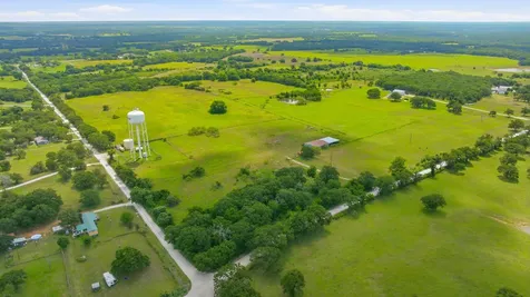 1439 Hcr 1432 Covington TX 76636