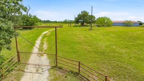 1439 Hcr 1432 Covington TX 76636