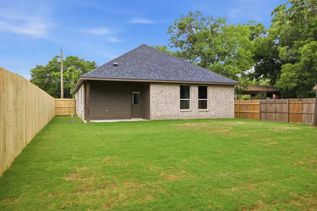 304 Evans Street Cleburne TX 76031