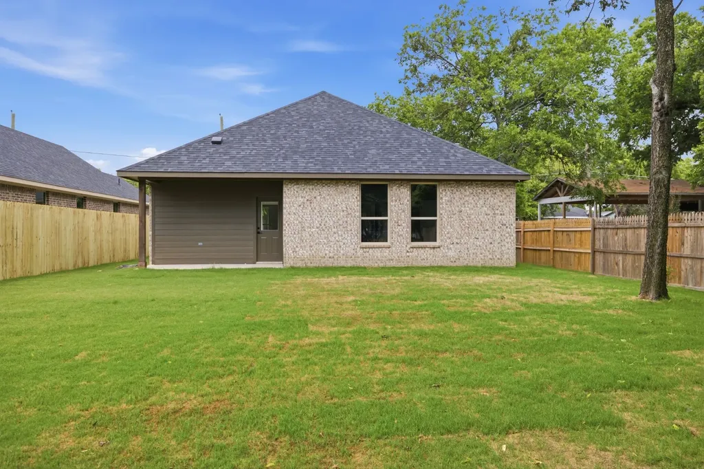 304 Evans Street Cleburne TX 76031