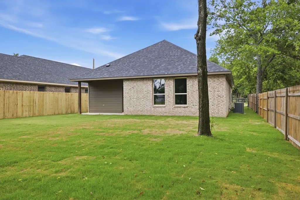 304 Evans Street Cleburne TX 76031