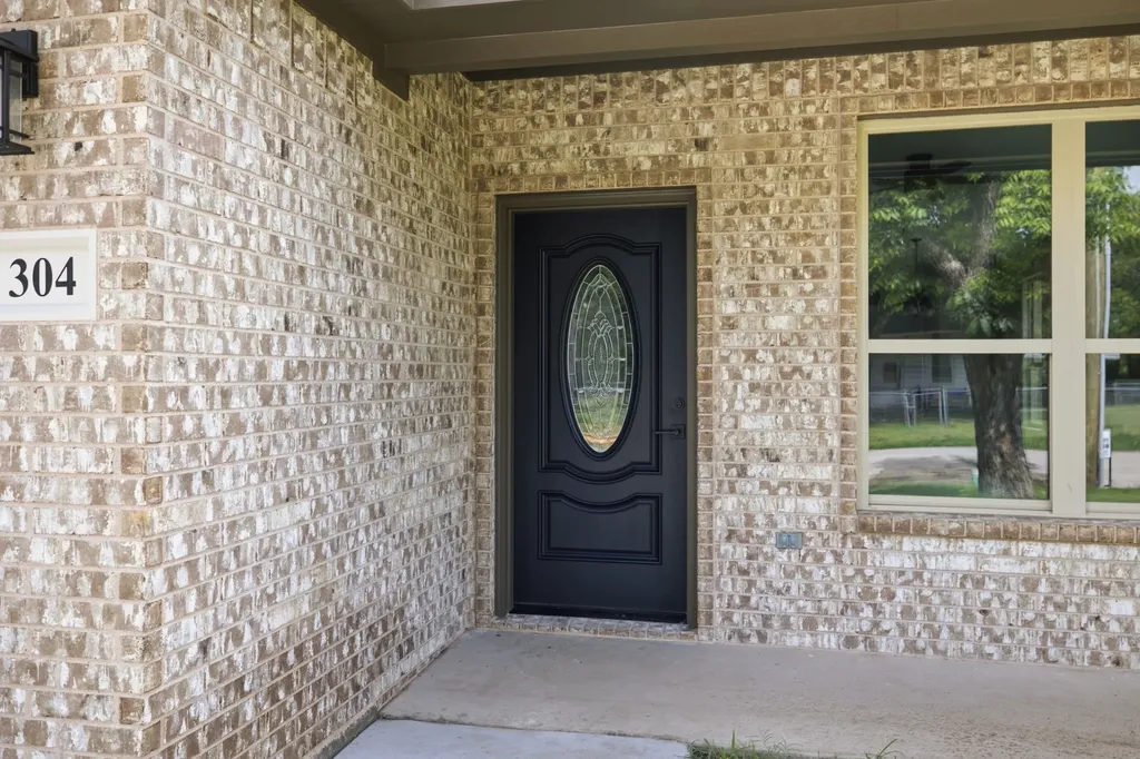 304 Evans Street Cleburne TX 76031