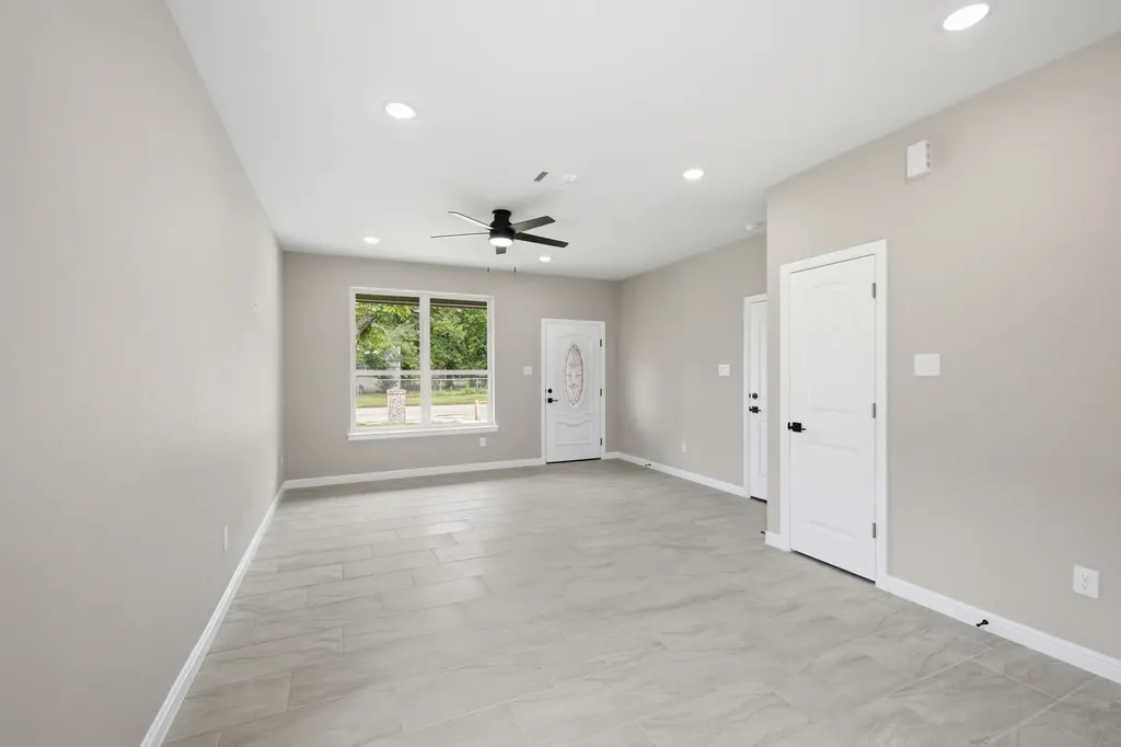 304 Evans Street Cleburne TX 76031