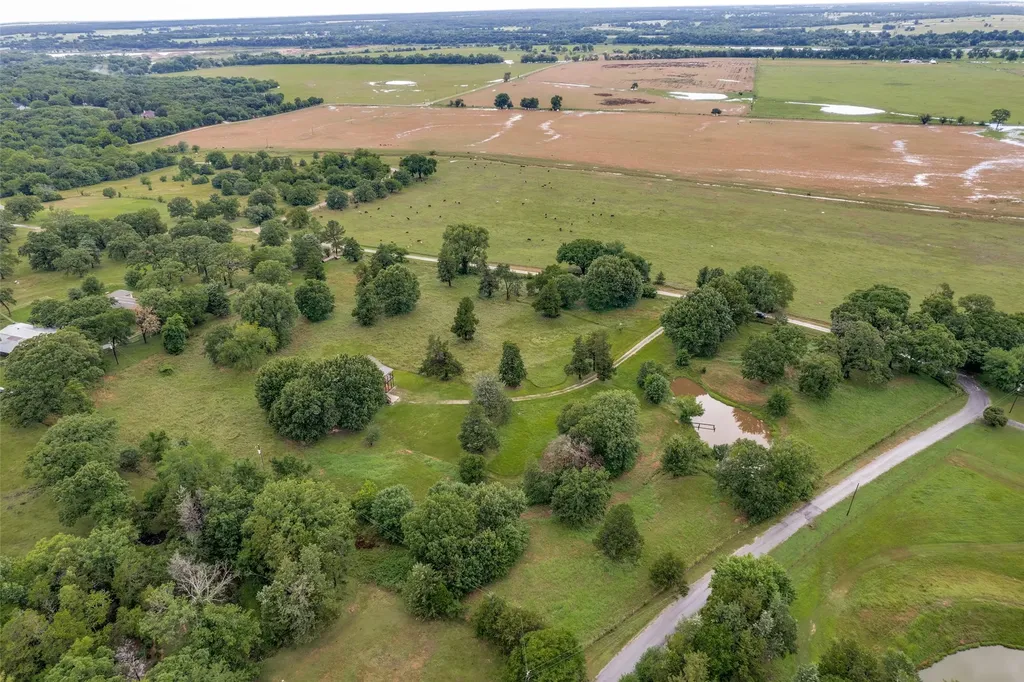 757 Private Road 192 Denison TX 75021