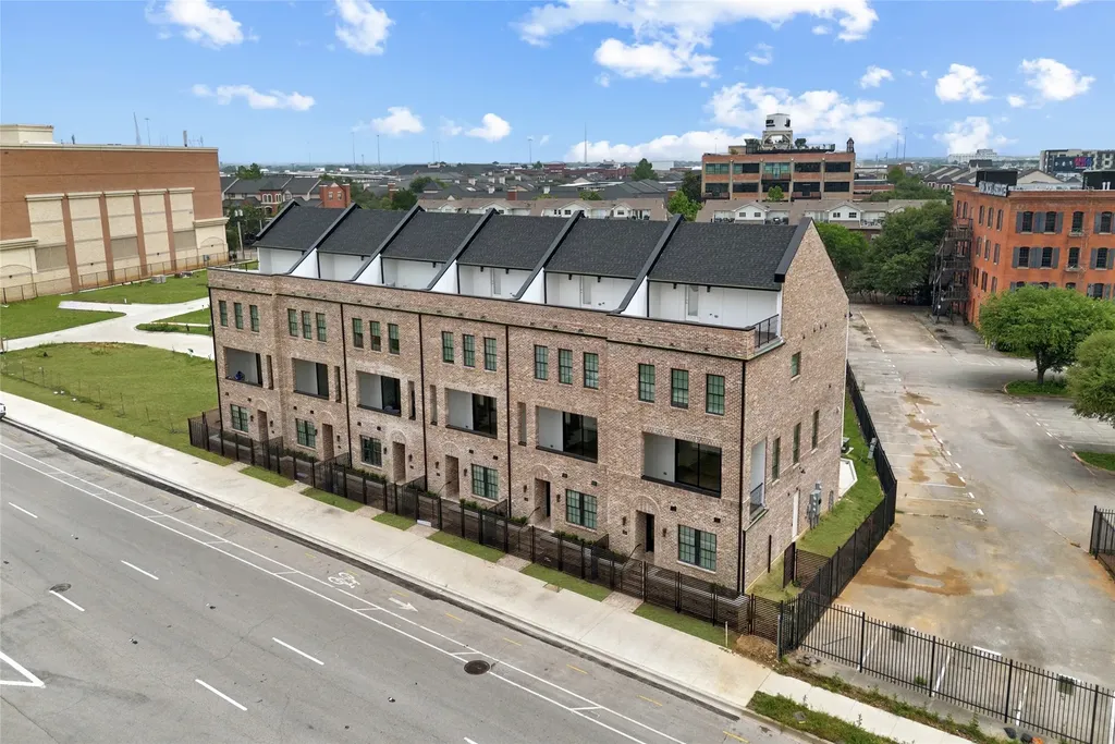 2401 Canton Street Dallas TX 75201