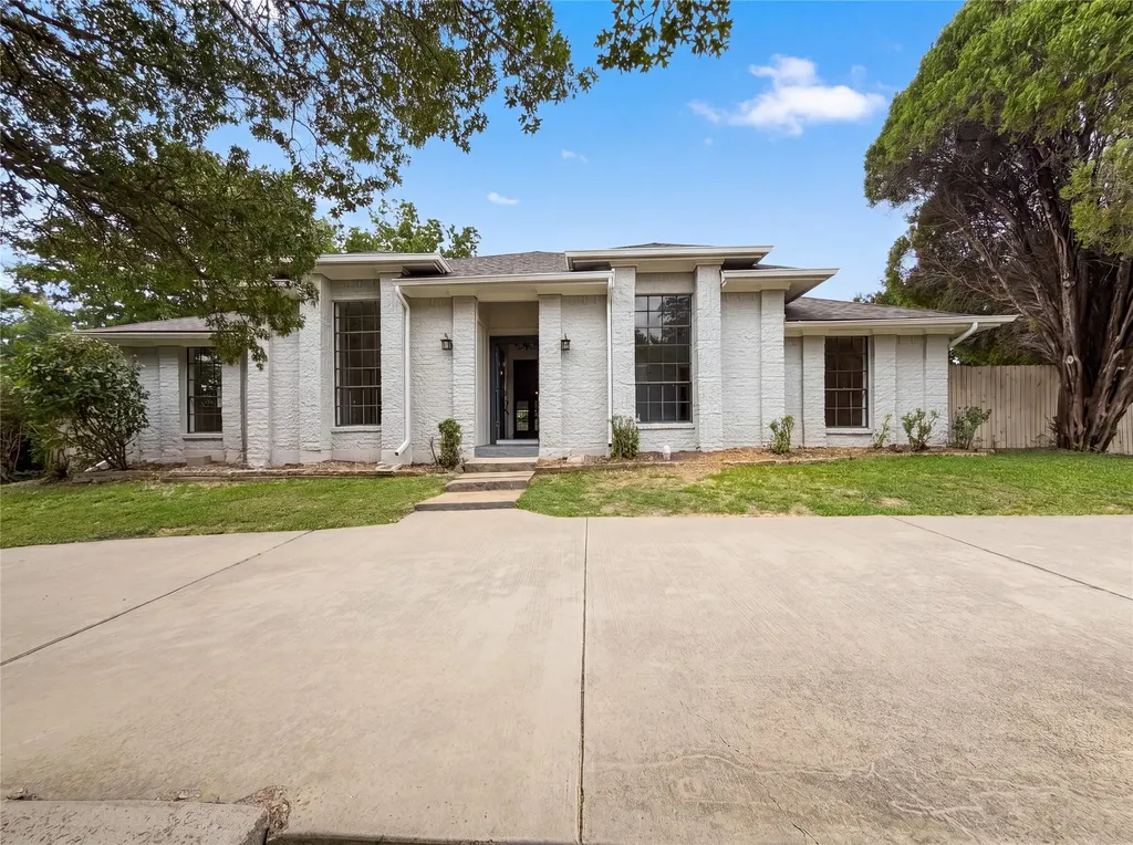 2005 N Arbor Rose Drive Grand Prairie TX 75050