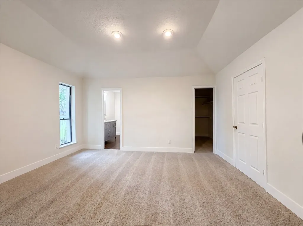 2005 N Arbor Rose Drive Grand Prairie TX 75050