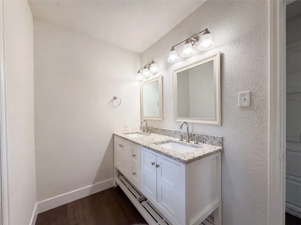 2005 N Arbor Rose Drive Grand Prairie TX 75050