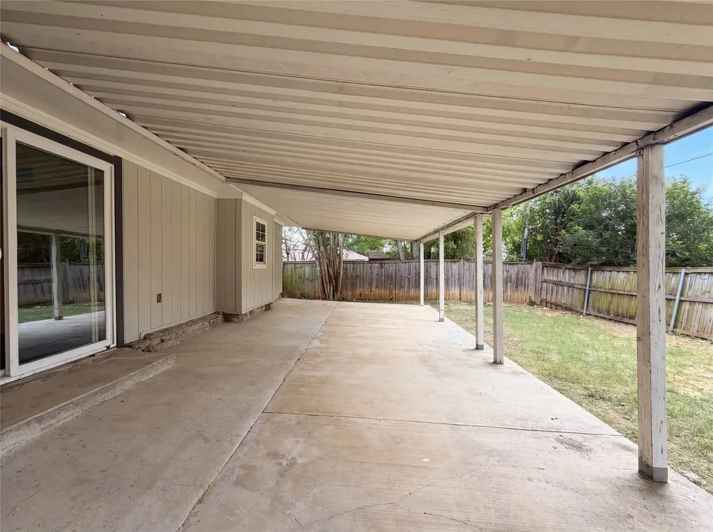 2005 N Arbor Rose Drive Grand Prairie TX 75050