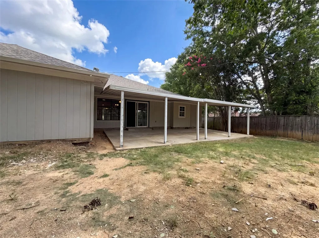 2005 N Arbor Rose Drive Grand Prairie TX 75050